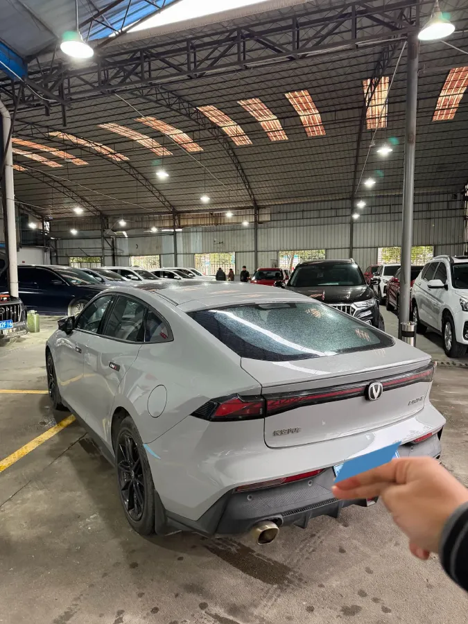 2022 ChangAn UNI-V 1.5T 188HP L4 7DCT,autocango,china used car exporter,china ev exporter,chinese used car exporter,chinese used ev exporter