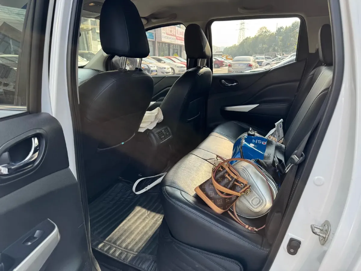 2021 Nissan Navara 2.5L 190HP L4 7AT,autocango,china used car exporter,china ev exporter,chinese used car exporter,chinese used ev exporter