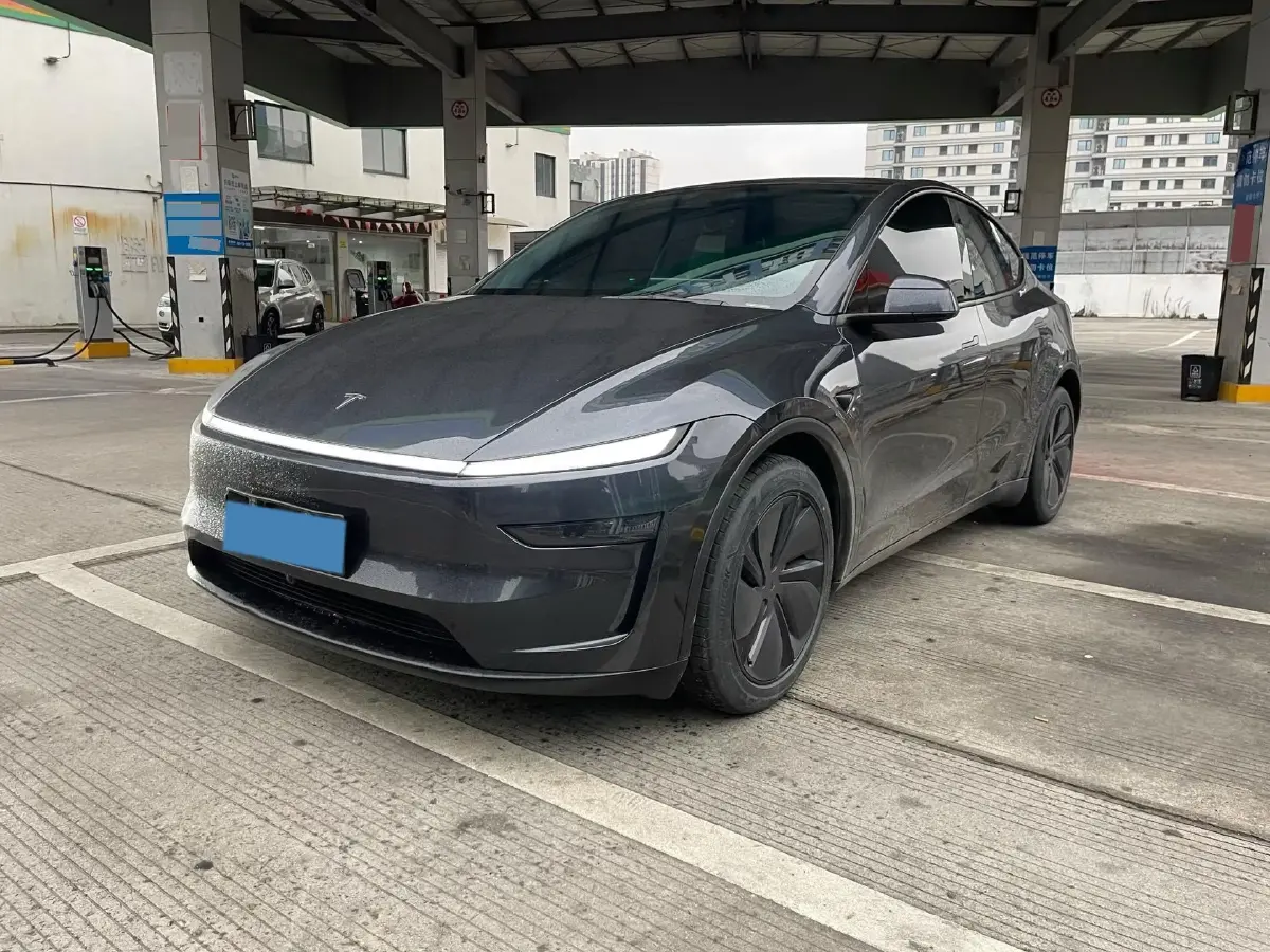 2025 Tesla Model Y BEV 62.5KWH