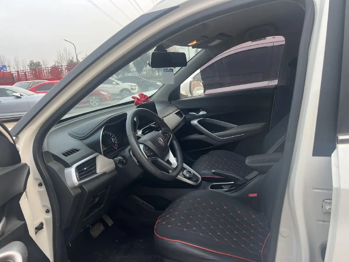 2019 BaoJun RM-5 1.5L 99HP L4 6MT,autocango,china used car exporter,china ev exporter,chinese used car exporter,chinese used ev exporter