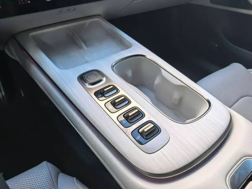 2024 MI SU7 BEV 101KWH,autocango,china used car exporter,china ev exporter,chinese used car exporter,chinese used ev exporter