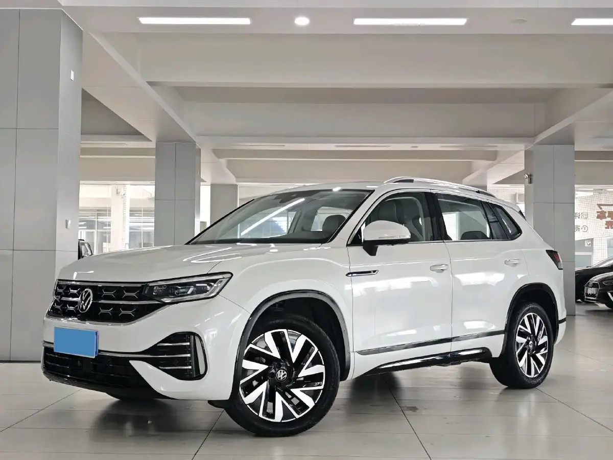 2023 Volkswagen Tayron 2.0T 220HP L4 7DCT