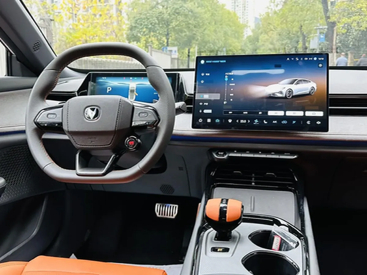 2025 ChangAn UNI-V 2.0T 245HP L4 8AT,autocango,china used car exporter,china ev exporter,chinese used car exporter,chinese used ev exporter