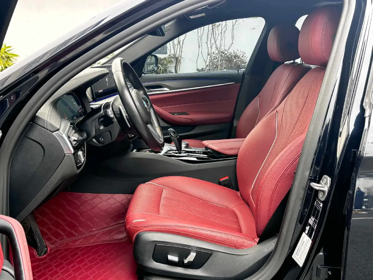 2022 BMW 5 Series 2.0T 252HP L4 8AT,autocango,china used car exporter,china ev exporter,chinese used car exporter,chinese used ev exporter