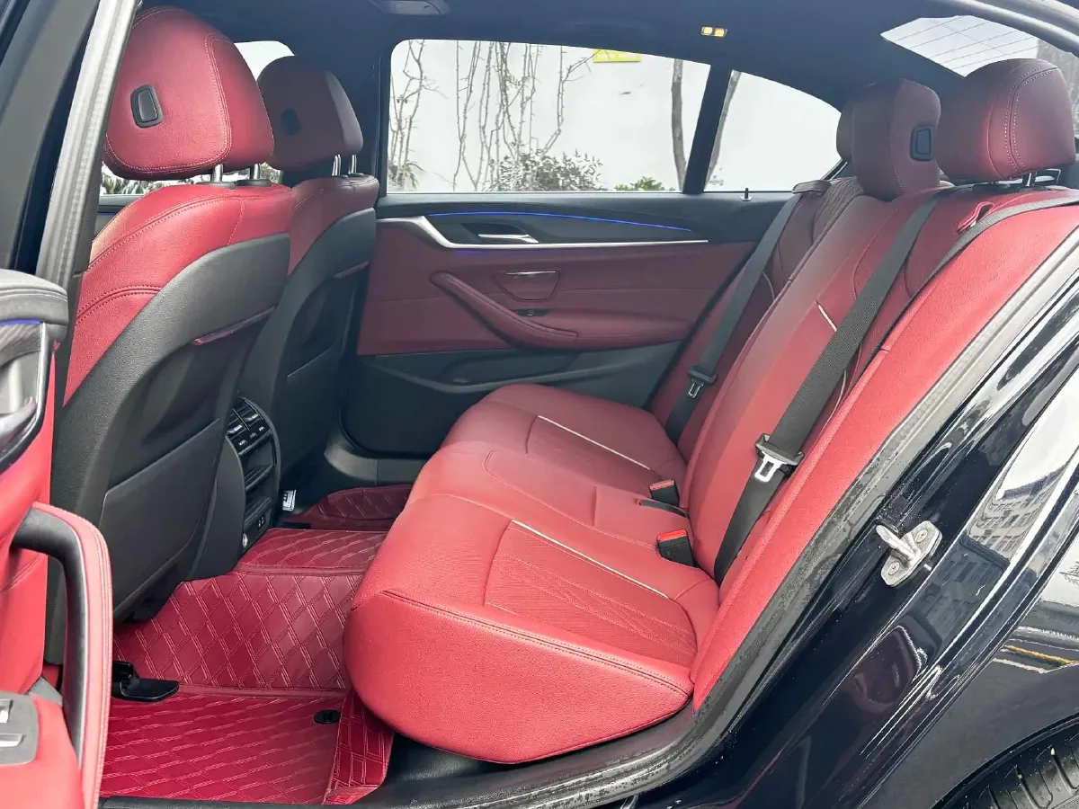 2022 BMW 5 Series 2.0T 252HP L4 8AT,autocango,china used car exporter,china ev exporter,chinese used car exporter,chinese used ev exporter