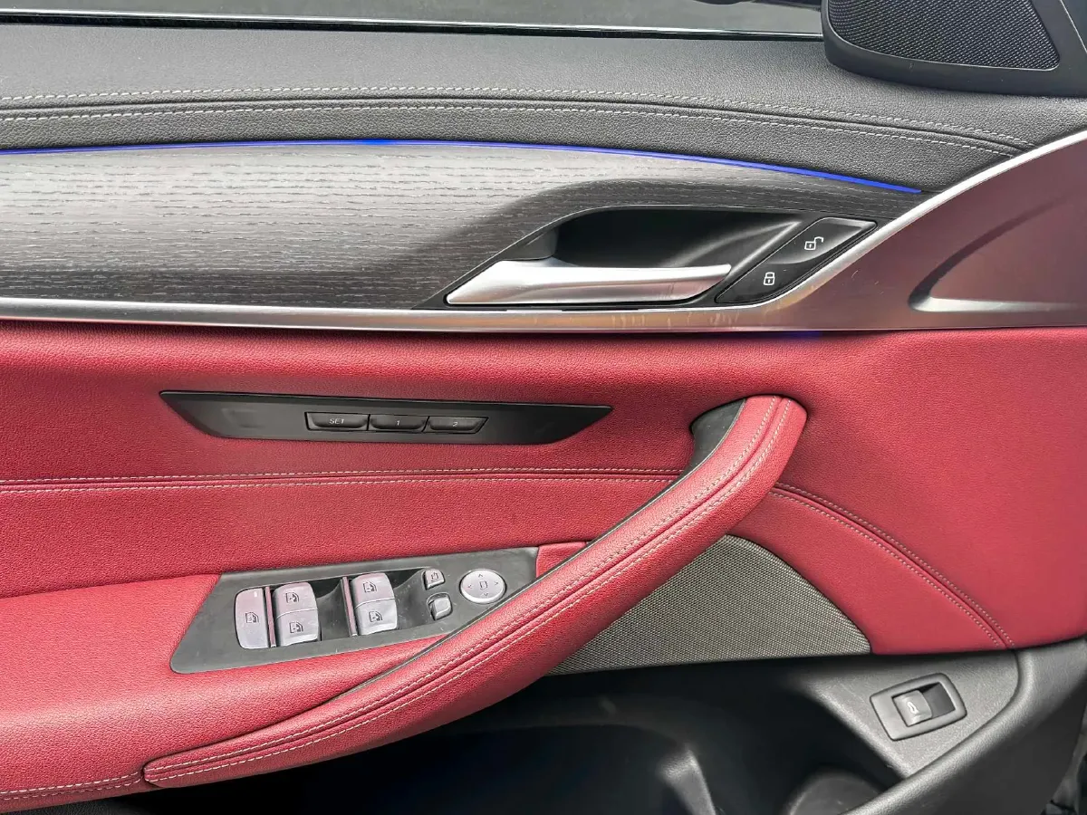 2022 BMW 5 Series 2.0T 252HP L4 8AT,autocango,china used car exporter,china ev exporter,chinese used car exporter,chinese used ev exporter