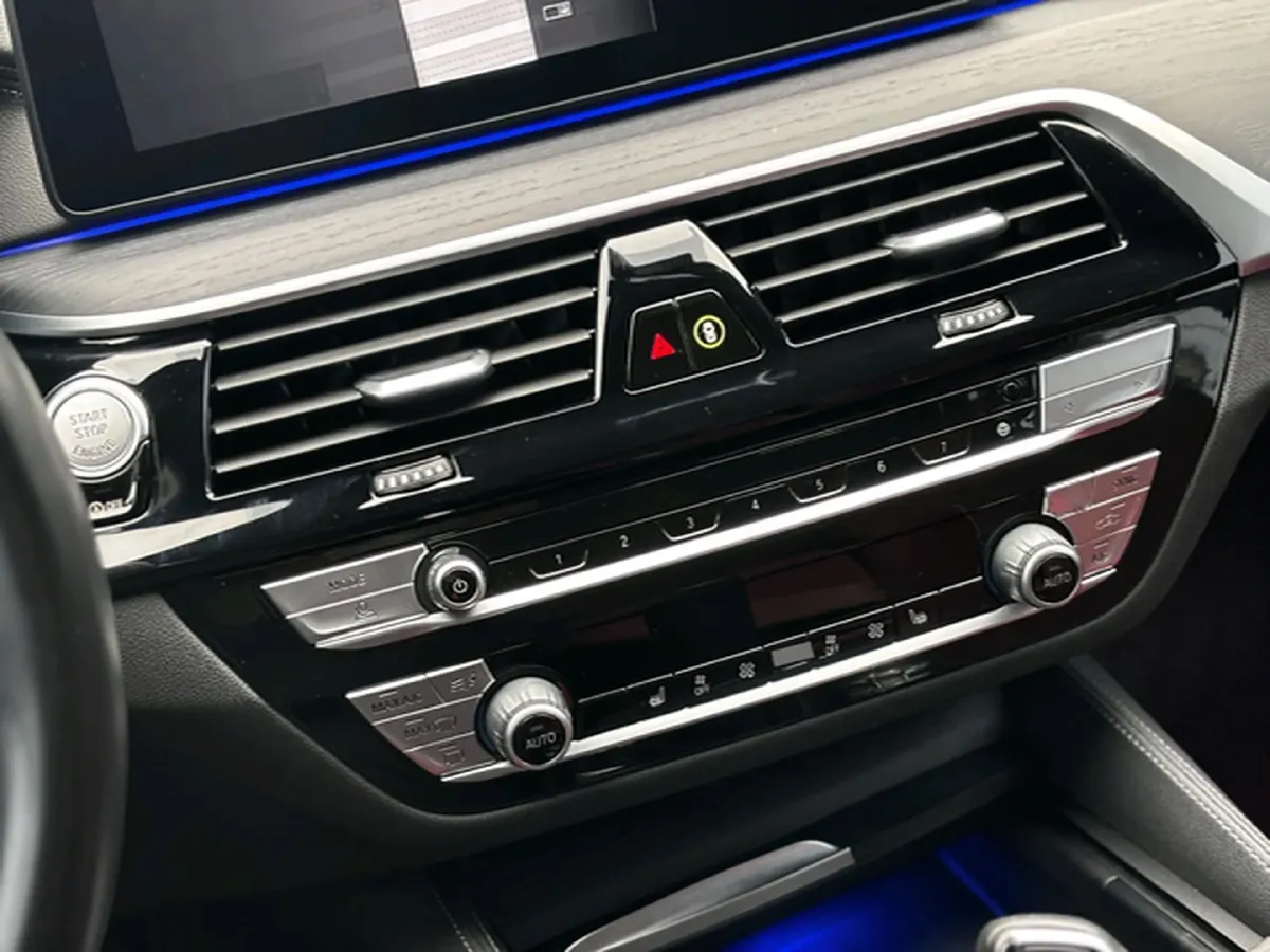 2022 BMW 5 Series 2.0T 252HP L4 8AT,autocango,china used car exporter,china ev exporter,chinese used car exporter,chinese used ev exporter