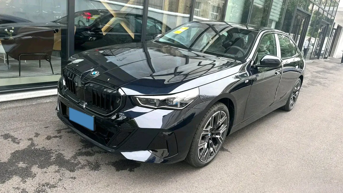 2026 BMW 5 Series 2.0T 258HP L4 8AT,autocango,china used car exporter,china ev exporter,chinese used car exporter,chinese used ev exporter