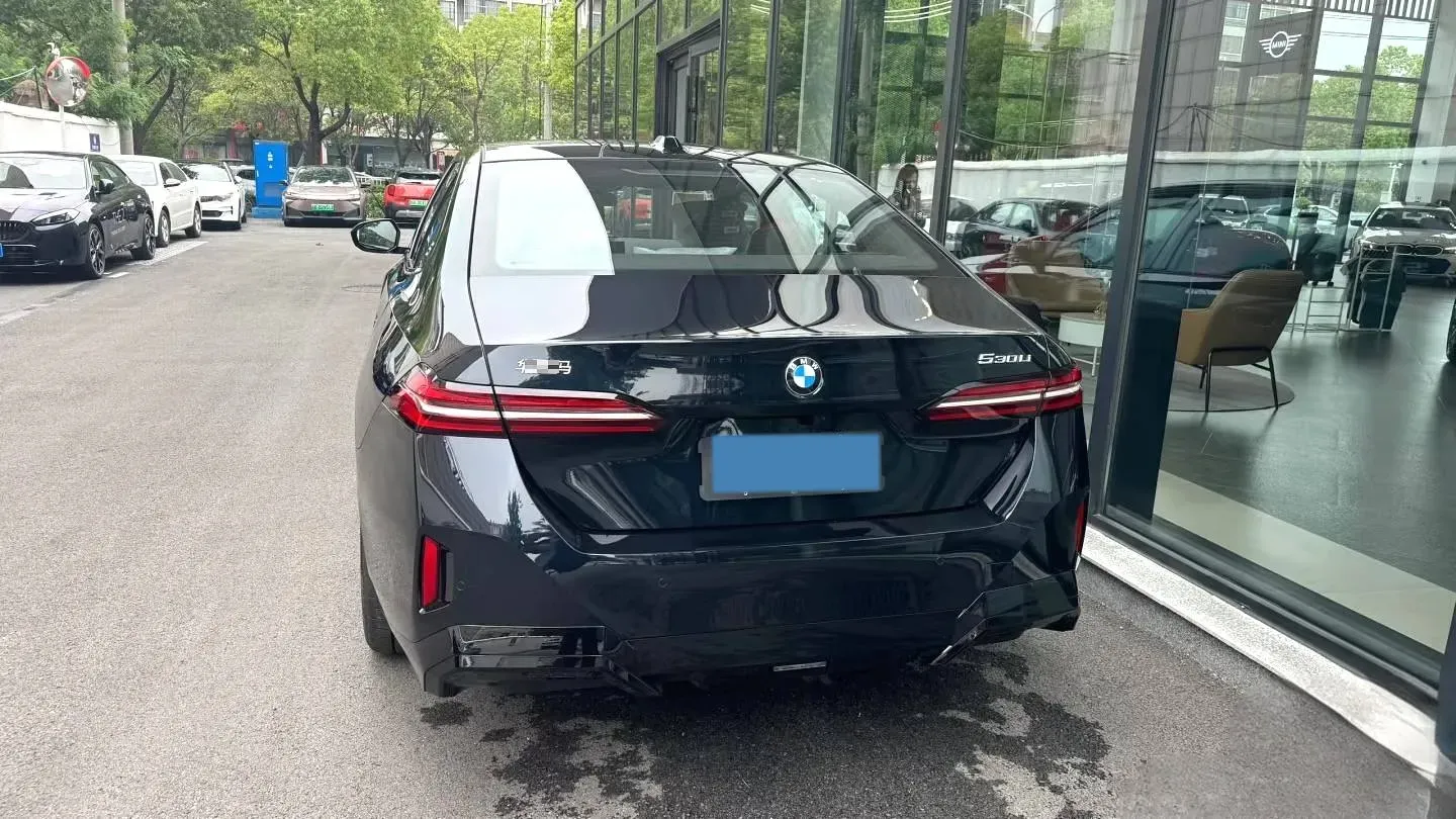 2026 BMW 5 Series 2.0T 258HP L4 8AT,autocango,china used car exporter,china ev exporter,chinese used car exporter,chinese used ev exporter