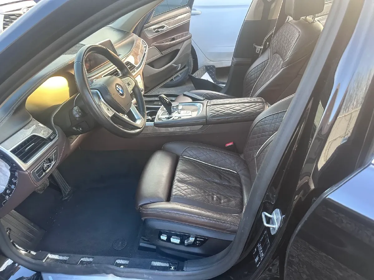 2021 BMW 7 Series 3.0T 340HP L6 8AT,autocango,china used car exporter,china ev exporter,chinese used car exporter,chinese used ev exporter