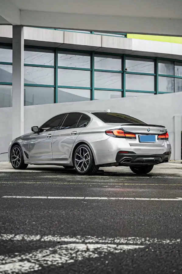 2022 BMW 5 Series 3.0T 340HP L6 8AT,autocango,china used car exporter,china ev exporter,chinese used car exporter,chinese used ev exporter