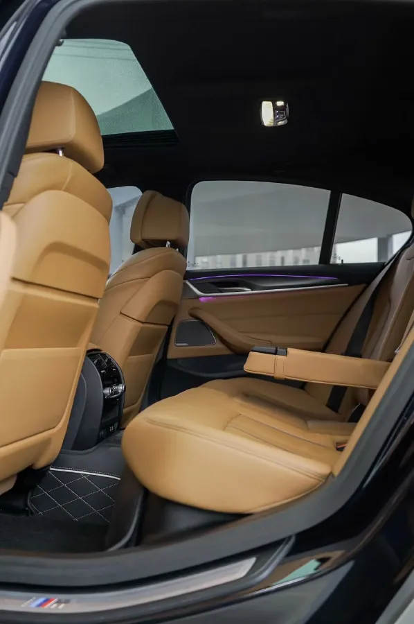 2022 BMW 5 Series 3.0T 340HP L6 8AT,autocango,china used car exporter,china ev exporter,chinese used car exporter,chinese used ev exporter