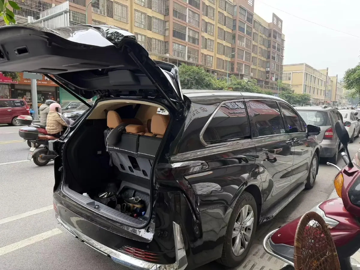 2024 Toyota Sienna 2.5L 189HP L4 E-CVT Hybrid,autocango,china used car exporter,china ev exporter,chinese used car exporter,chinese used ev exporter