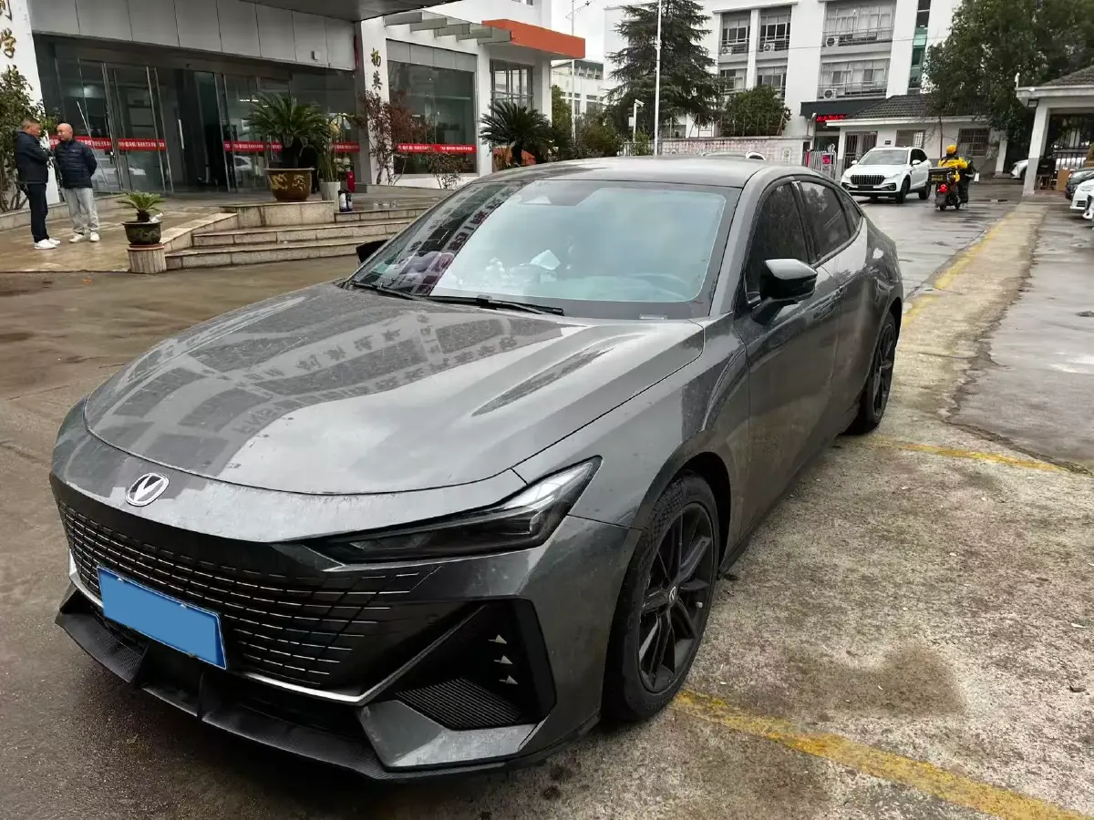 2023 ChangAn UNI-V 1.5T 188HP L4 7DCT