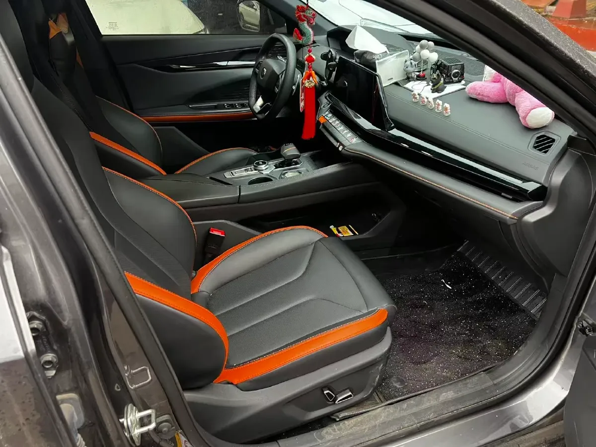 2023 ChangAn UNI-V 1.5T 188HP L4 7DCT,autocango,china used car exporter,china ev exporter,chinese used car exporter,chinese used ev exporter