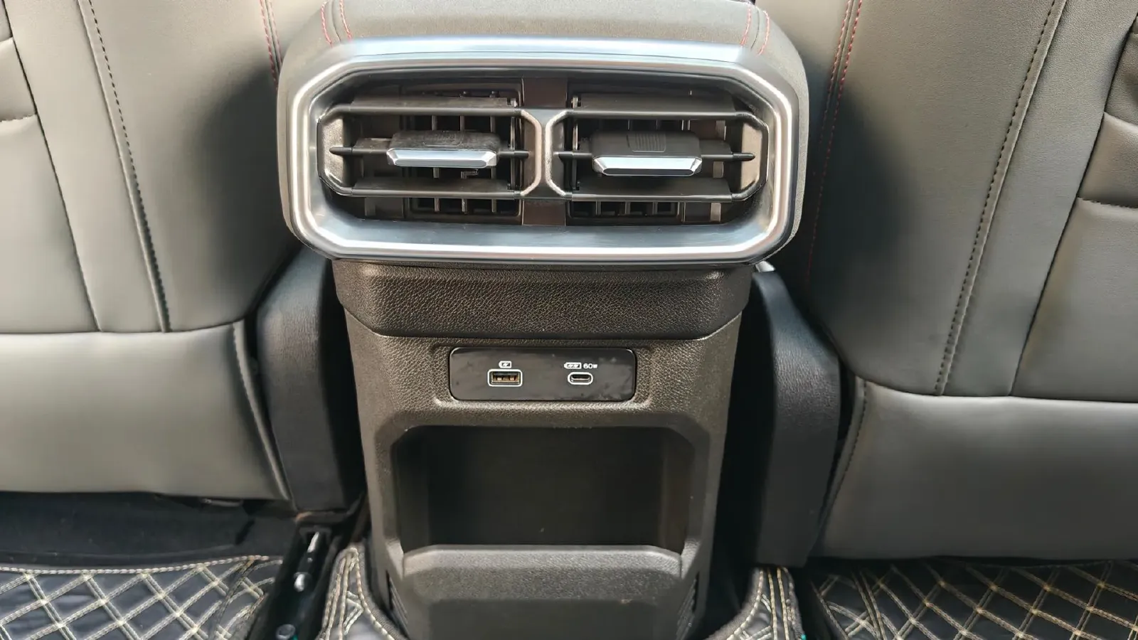 2023 Jetour Traveller 2.0T 254HP L4 7DCT,autocango,china used car exporter,china ev exporter,chinese used car exporter,chinese used ev exporter