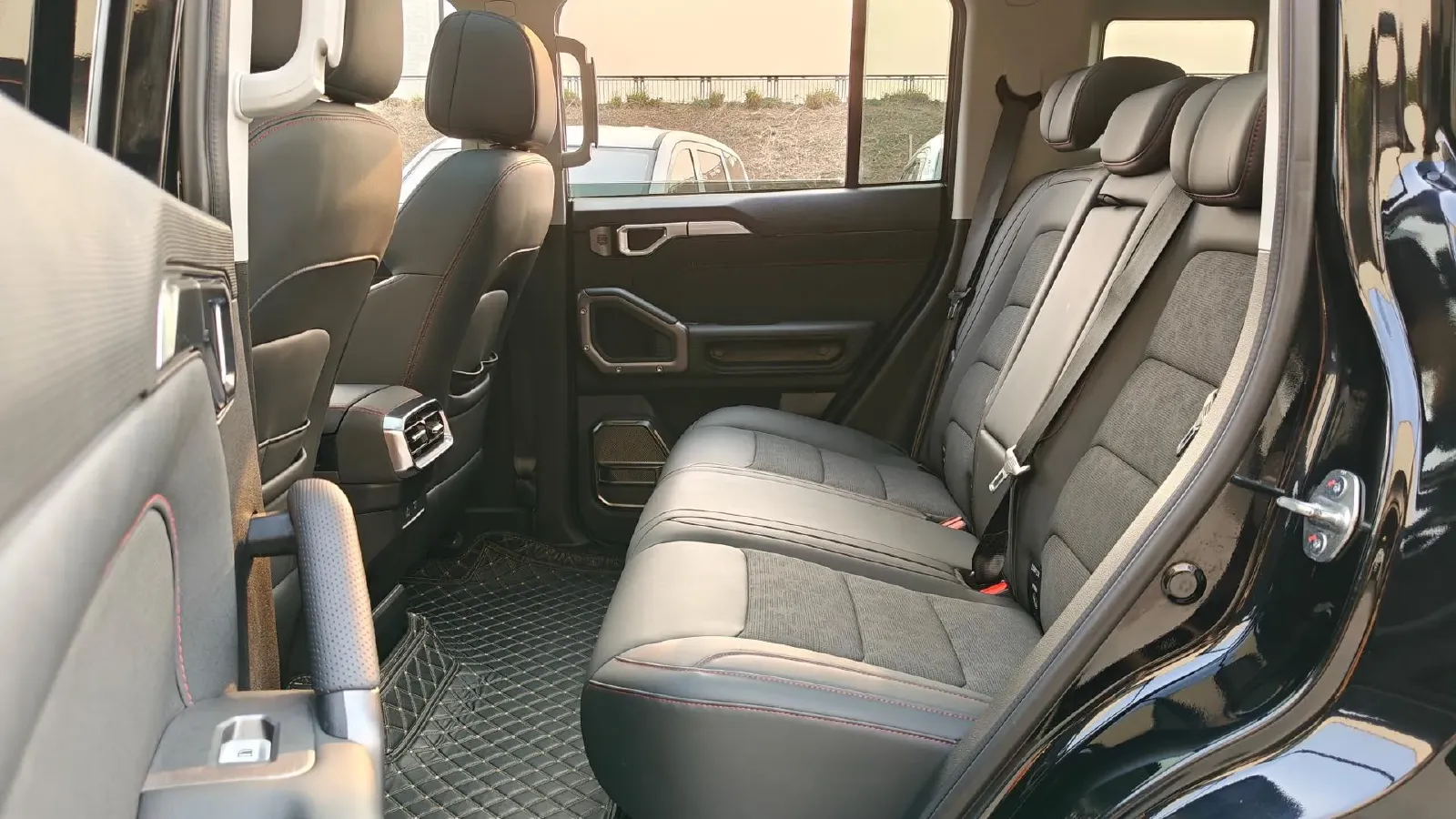 2023 Jetour Traveller 2.0T 254HP L4 7DCT,autocango,china used car exporter,china ev exporter,chinese used car exporter,chinese used ev exporter