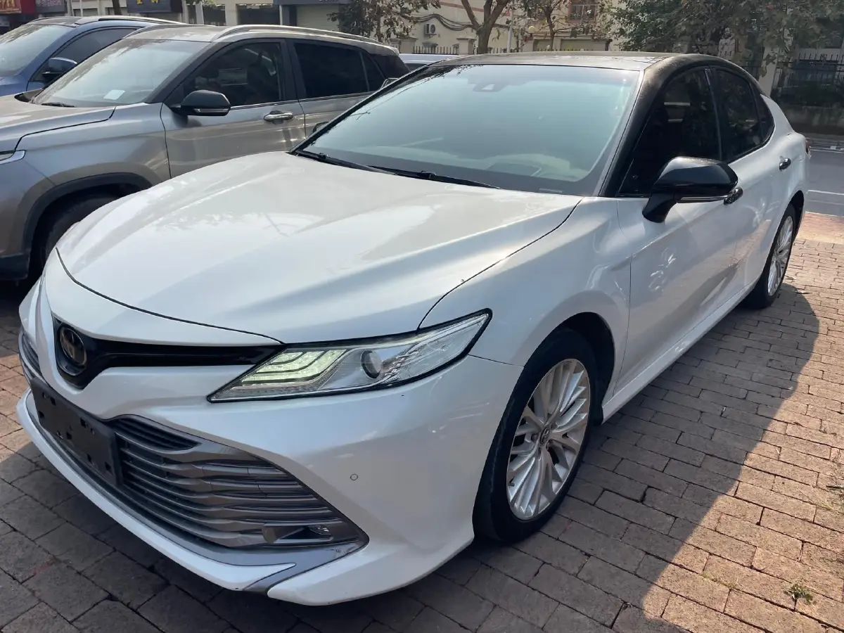 2019 Toyota Camry 2.5L 209HP L4 8AT