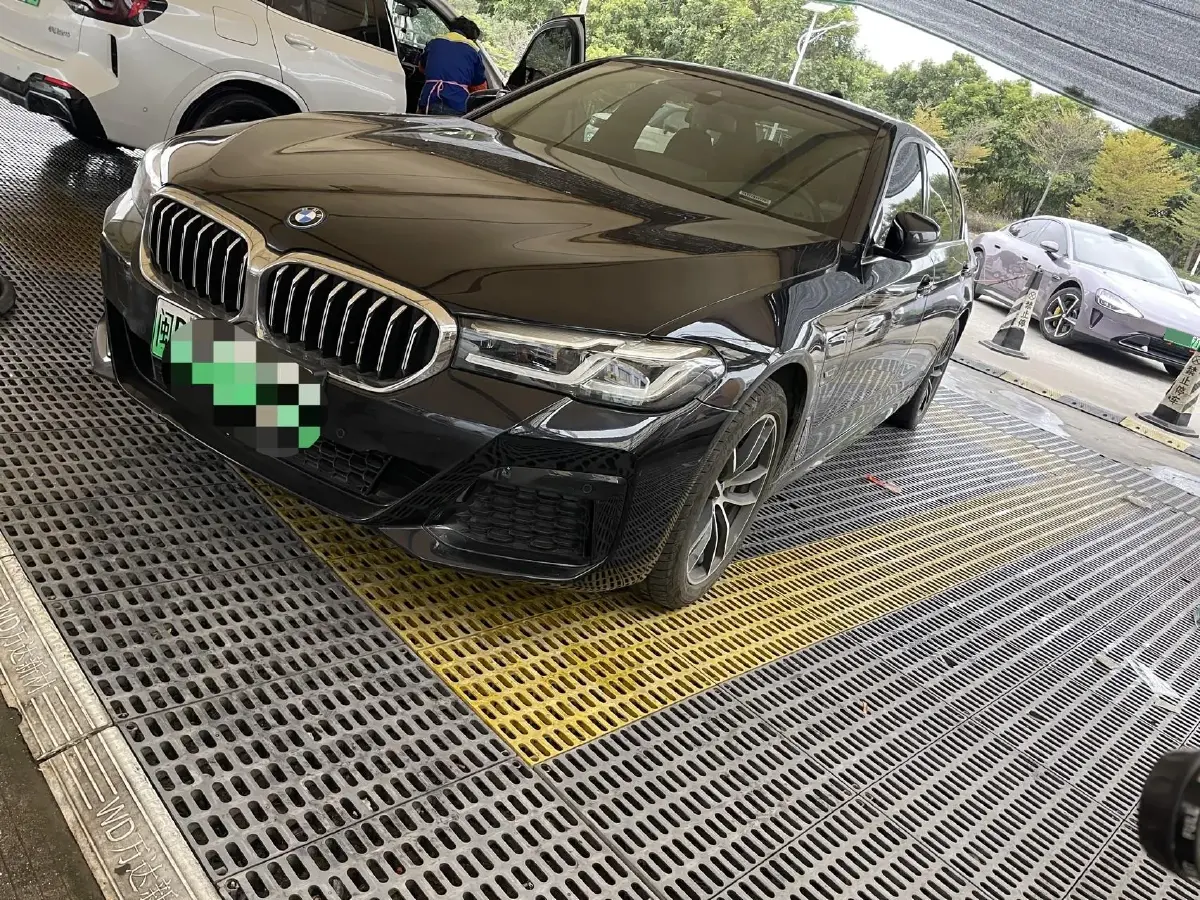 2022 BMW 5 Series 2.0T 184HP L4 8AT PHEV 17.7KWH