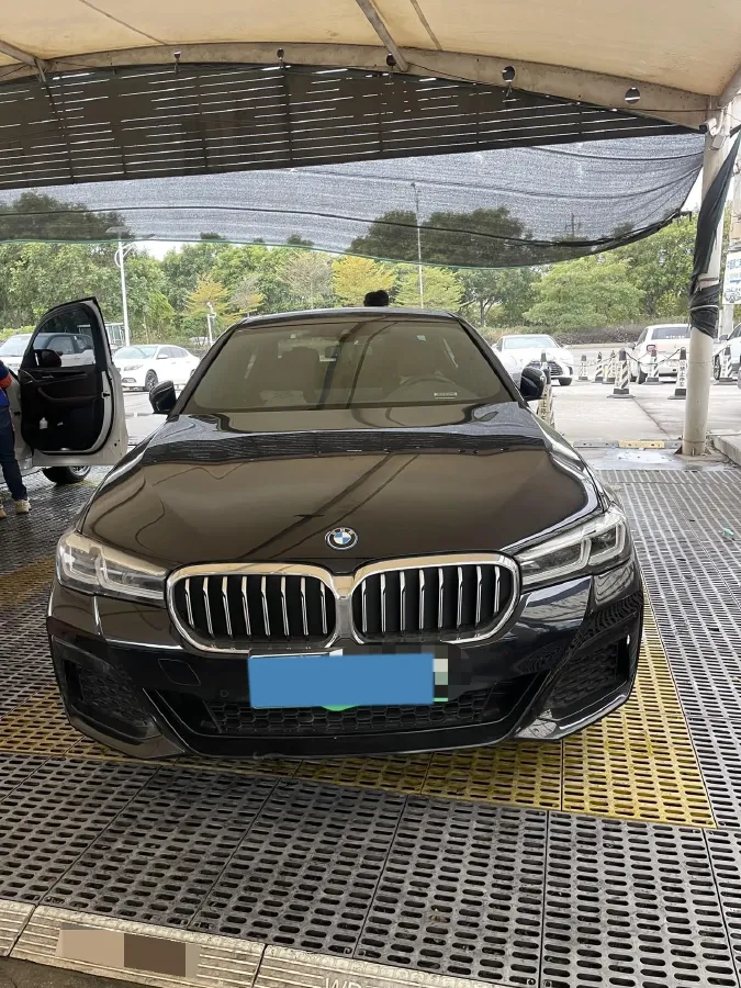 2022 BMW 5 Series 2.0T 184HP L4 8AT PHEV 17.7KWH,autocango,china used car exporter,china ev exporter,chinese used car exporter,chinese used ev exporter