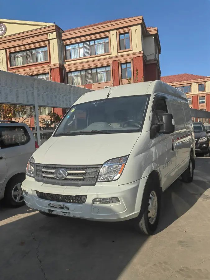 2021 MAXUS XinTu V80 2.0T 139HP L4 6MT