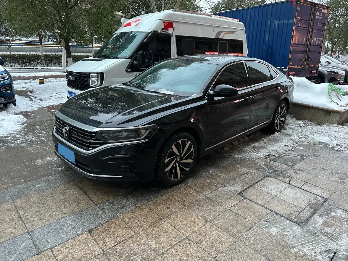 2023 Volkswagen Passat 2.0T 186HP L4 7DCT