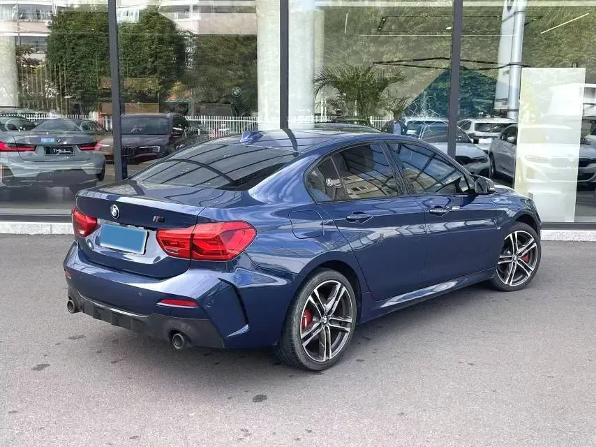 2021 BMW 1 Series 2.0T 192HP L4 7DCT,autocango,china used car exporter,china ev exporter,chinese used car exporter,chinese used ev exporter