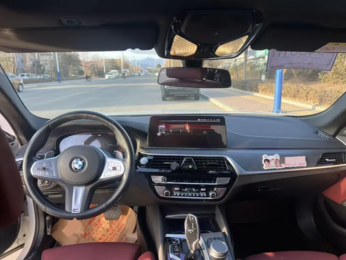 2022 BMW 5 Series 2.0T 252HP L4 8AT,autocango,china used car exporter,china ev exporter,chinese used car exporter,chinese used ev exporter