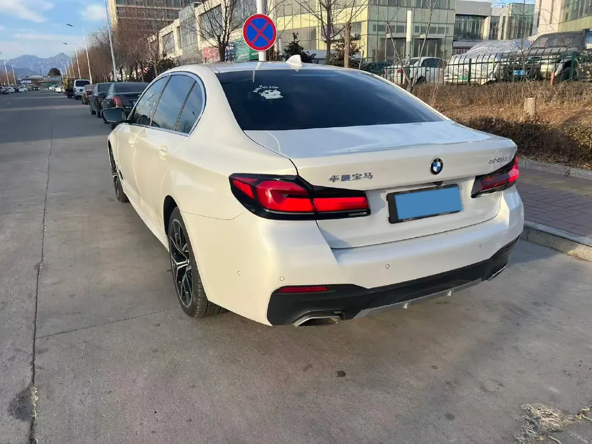 2022 BMW 5 Series 2.0T 252HP L4 8AT,autocango,china used car exporter,china ev exporter,chinese used car exporter,chinese used ev exporter