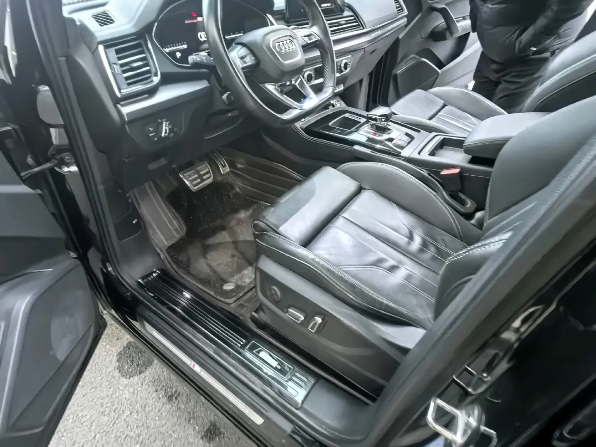 2022 Audi Q5L Sportback 2.0T 190HP L4 7DCT,autocango,china used car exporter,china ev exporter,chinese used car exporter,chinese used ev exporter