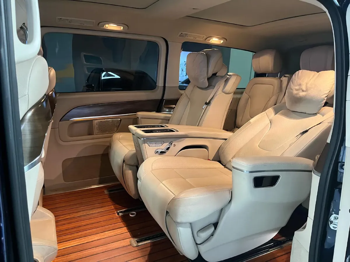 2021 Mercedes-Benz V Class 2.0T 211HP L4 9AT,autocango,china used car exporter,china ev exporter,chinese used car exporter,chinese used ev exporter