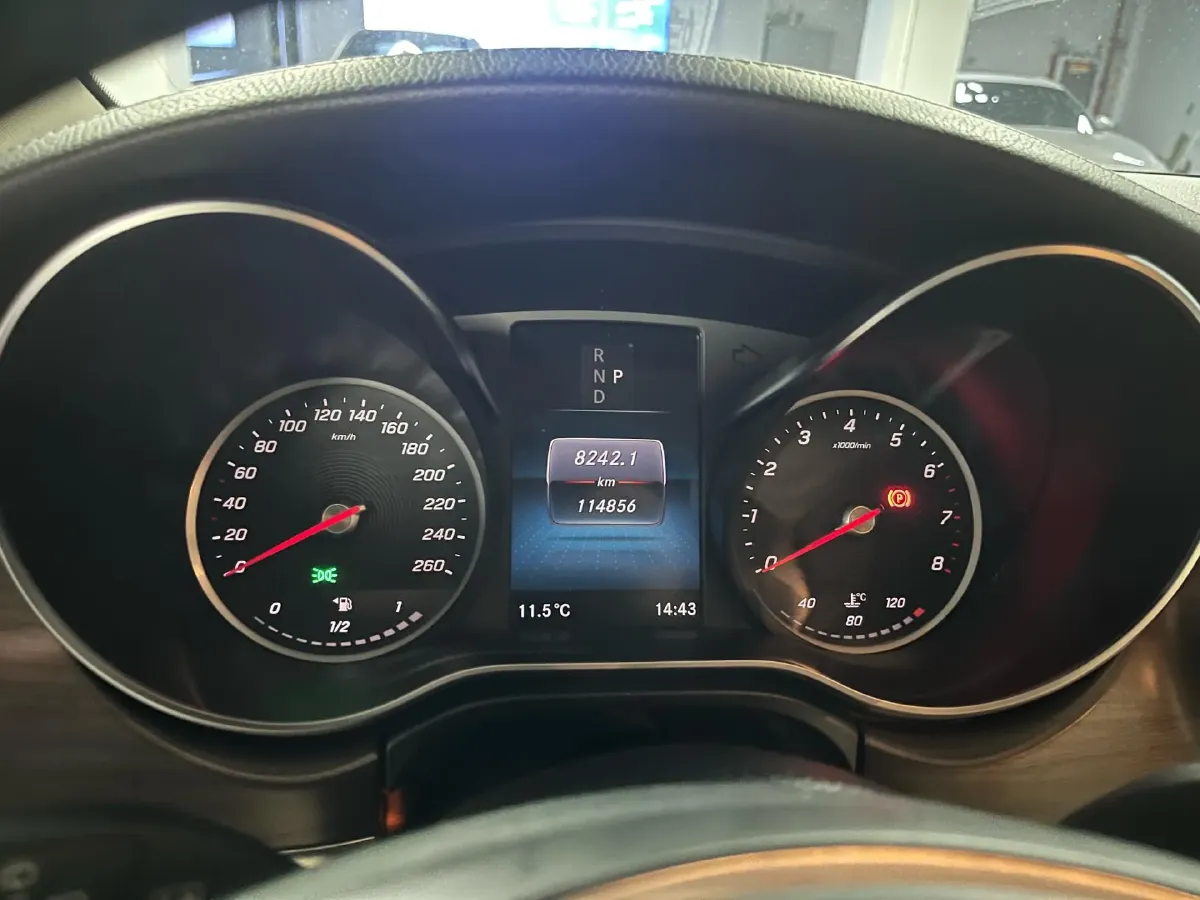 2021 Mercedes-Benz V Class 2.0T 211HP L4 9AT,autocango,china used car exporter,china ev exporter,chinese used car exporter,chinese used ev exporter