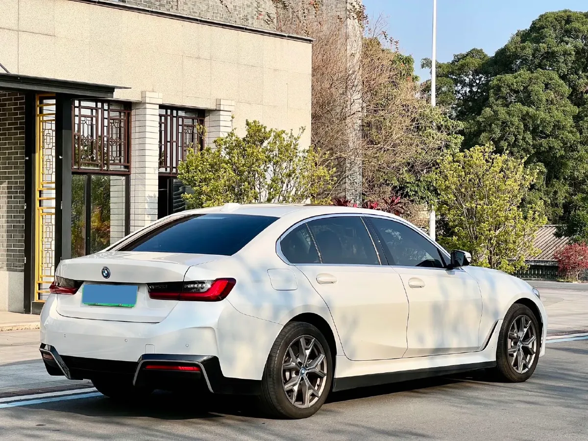 2024 BMW i3 BEV 70KWH,autocango,china used car exporter,china ev exporter,chinese used car exporter,chinese used ev exporter