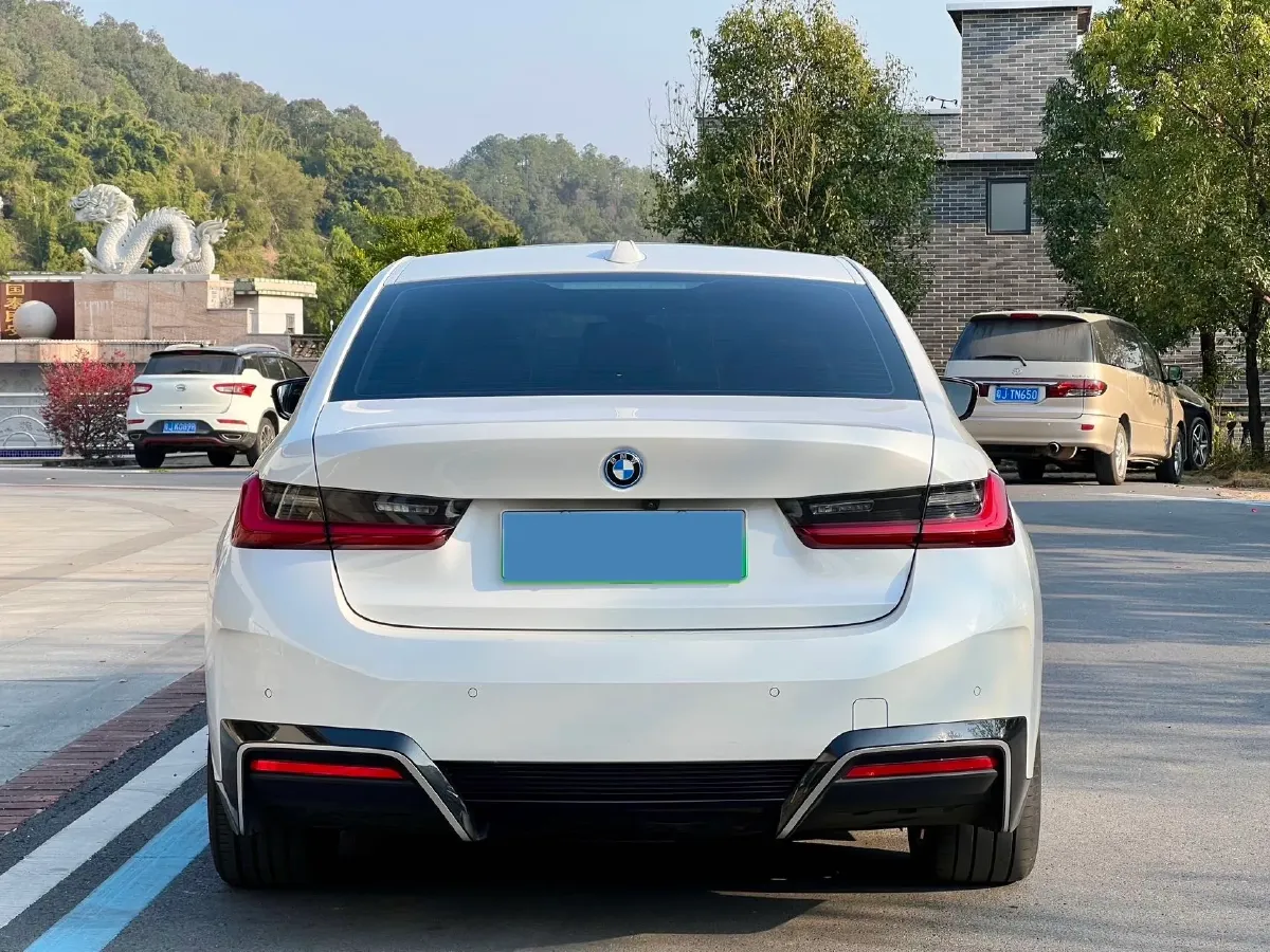 2024 BMW i3 BEV 70KWH,autocango,china used car exporter,china ev exporter,chinese used car exporter,chinese used ev exporter