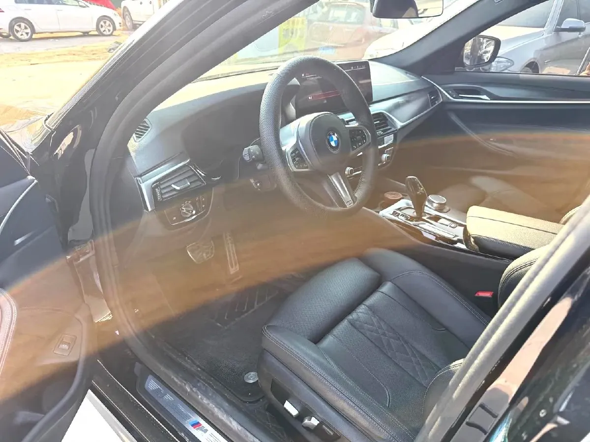 2021 BMW 5 Series 2.0T 184HP L4 8AT,autocango,china used car exporter,china ev exporter,chinese used car exporter,chinese used ev exporter