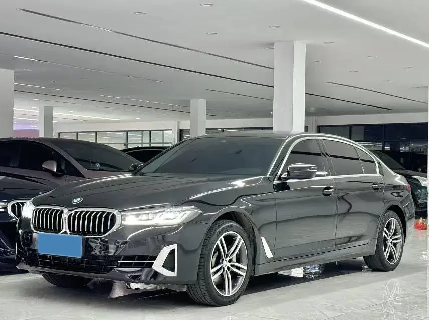 2022 BMW 5 Series 2.0T 252HP L4 8AT