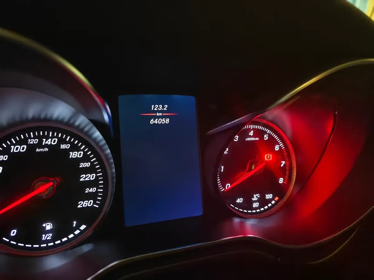 2018 Mercedes-Benz V Class 2.0T 211HP L4 7AT,autocango,china used car exporter,china ev exporter,chinese used car exporter,chinese used ev exporter