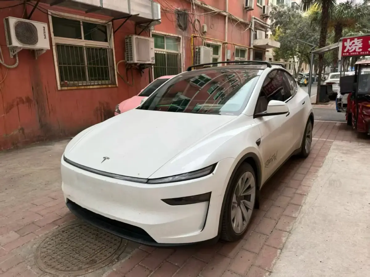 2025 Tesla Model Y BEV 78.4KWH