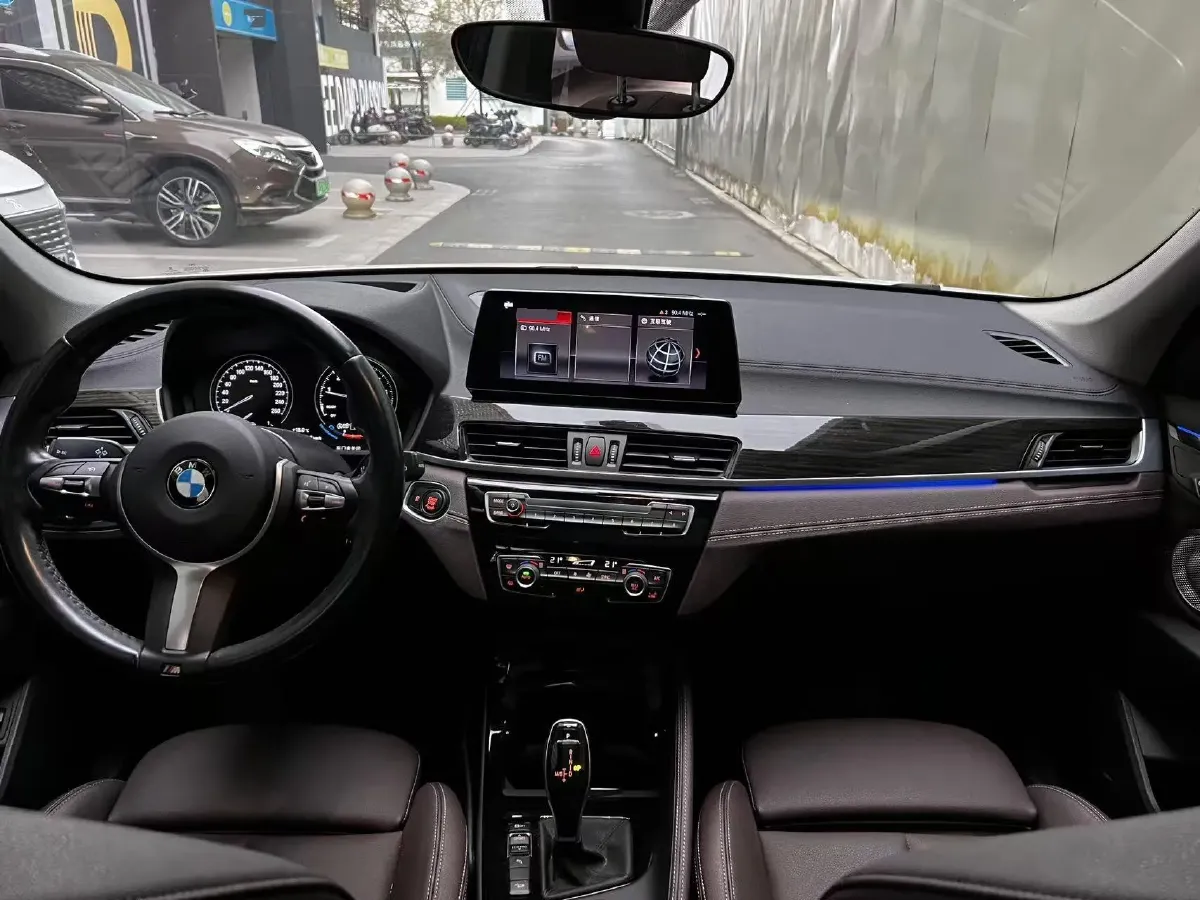 2021 BMW X1 2.0T 192HP L4 8AT,autocango,china used car exporter,china ev exporter,chinese used car exporter,chinese used ev exporter