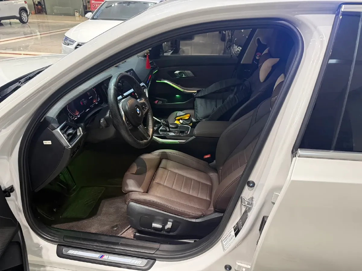 2021 BMW 3 Series 2.0T 156HP L4 8AT,autocango,china used car exporter,china ev exporter,chinese used car exporter,chinese used ev exporter