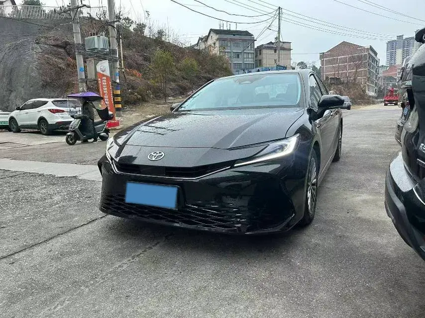 2024 Toyota Camry 2.0L 152HP L4 E-CVT Hybrid