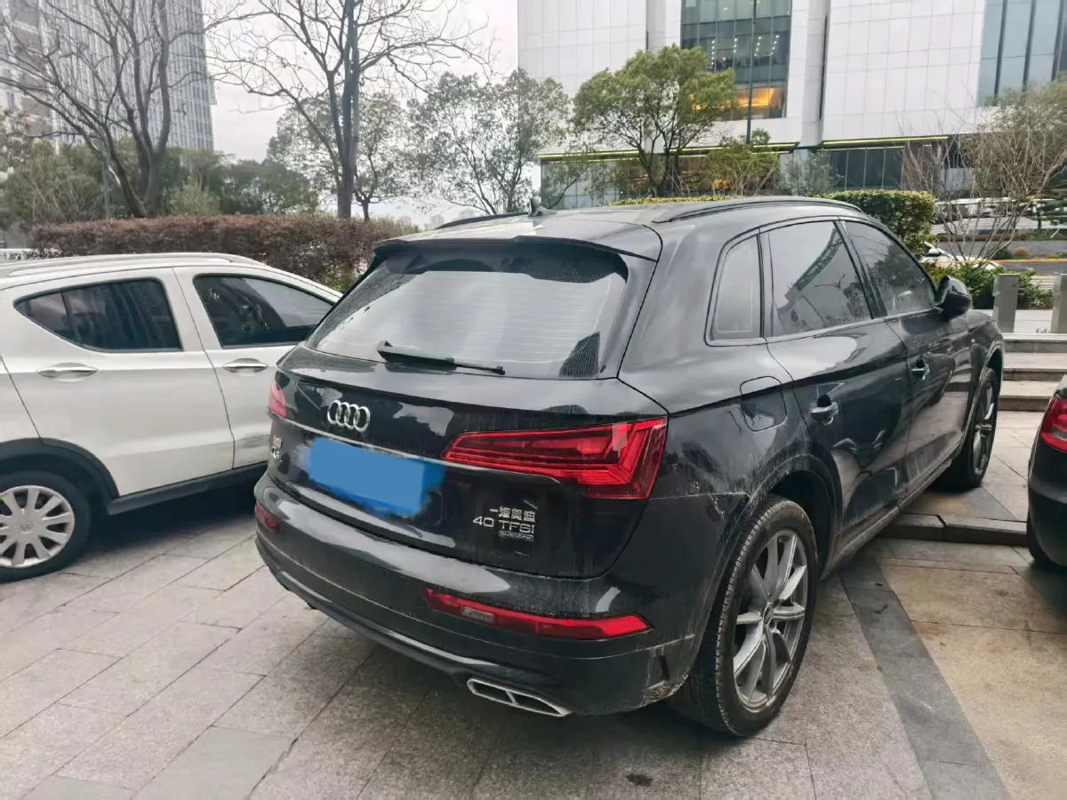 2022 Audi Q5L 2.0T 190HP L4 7DCT,autocango,china used car exporter,china ev exporter,chinese used car exporter,chinese used ev exporter