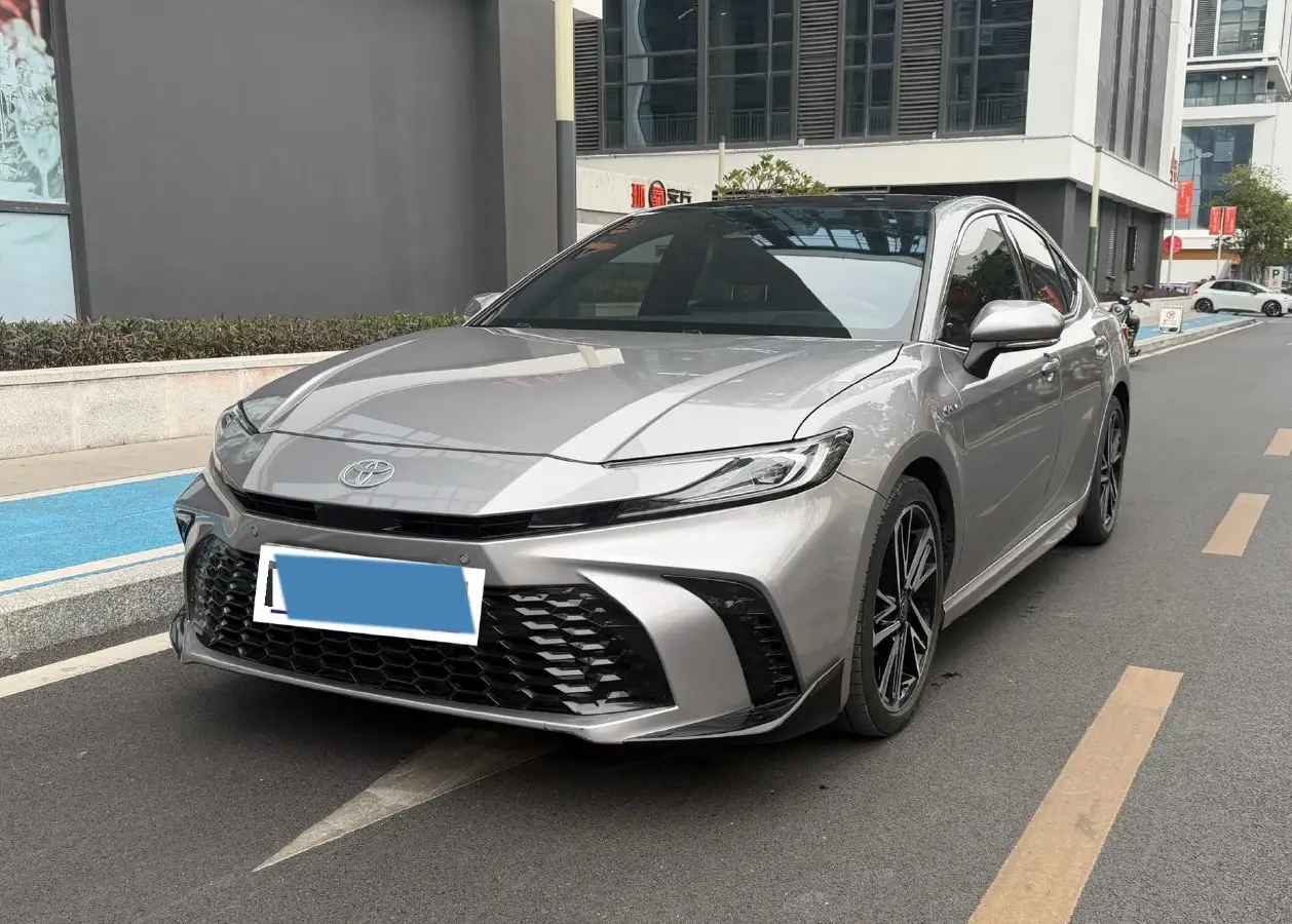 2024 Toyota Camry 2.0L 152HP L4 E-CVT Hybrid