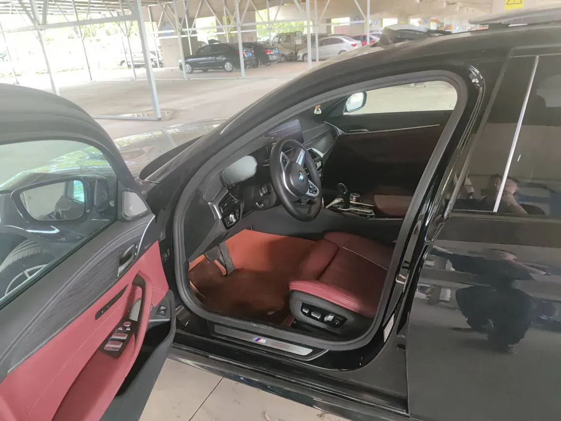 2022 BMW 5 Series 2.0T 252HP L4 8AT,autocango,china used car exporter,china ev exporter,chinese used car exporter,chinese used ev exporter