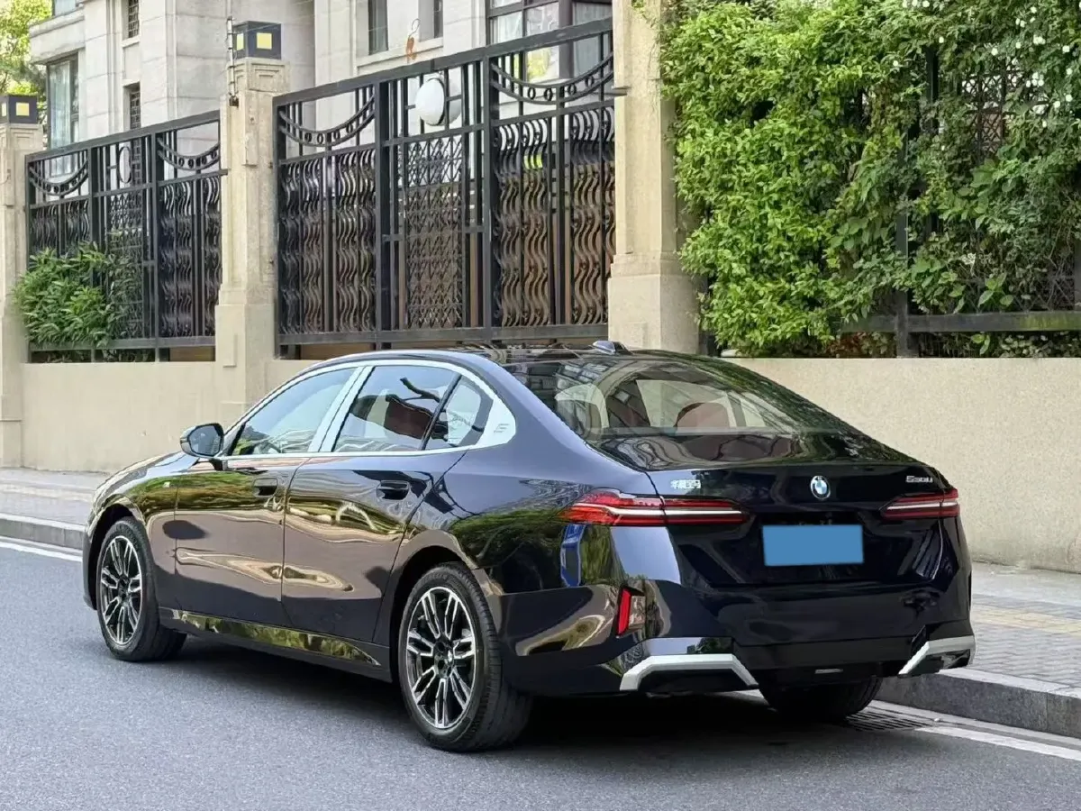 2026 BMW 5 Series 2.0T 258HP L4 8AT,autocango,china used car exporter,china ev exporter,chinese used car exporter,chinese used ev exporter