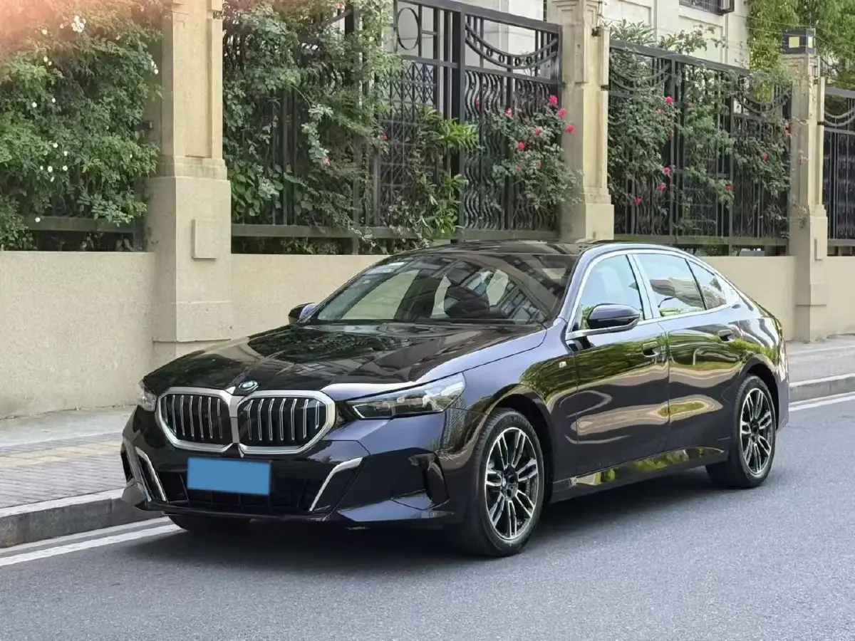 2026 BMW 5 Series 2.0T 258HP L4 8AT