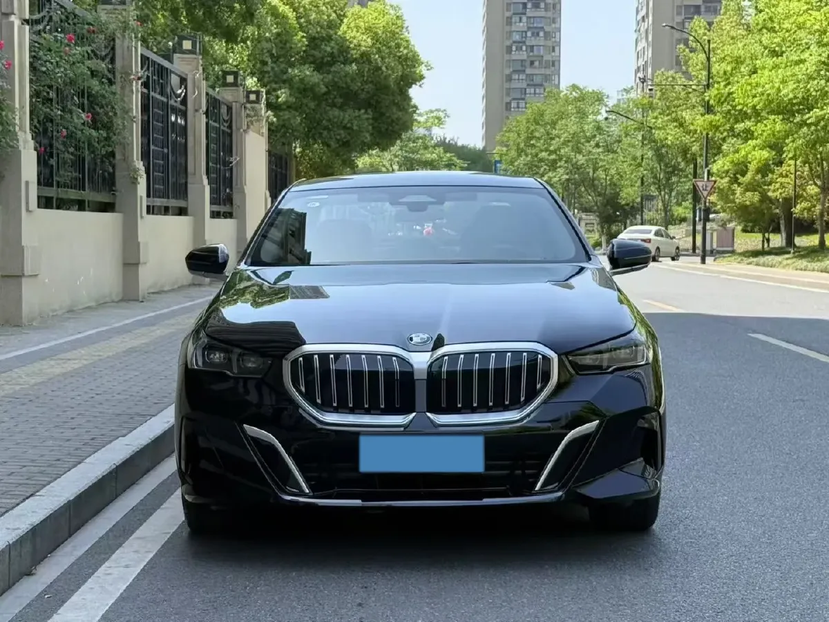 2026 BMW 5 Series 2.0T 258HP L4 8AT,autocango,china used car exporter,china ev exporter,chinese used car exporter,chinese used ev exporter