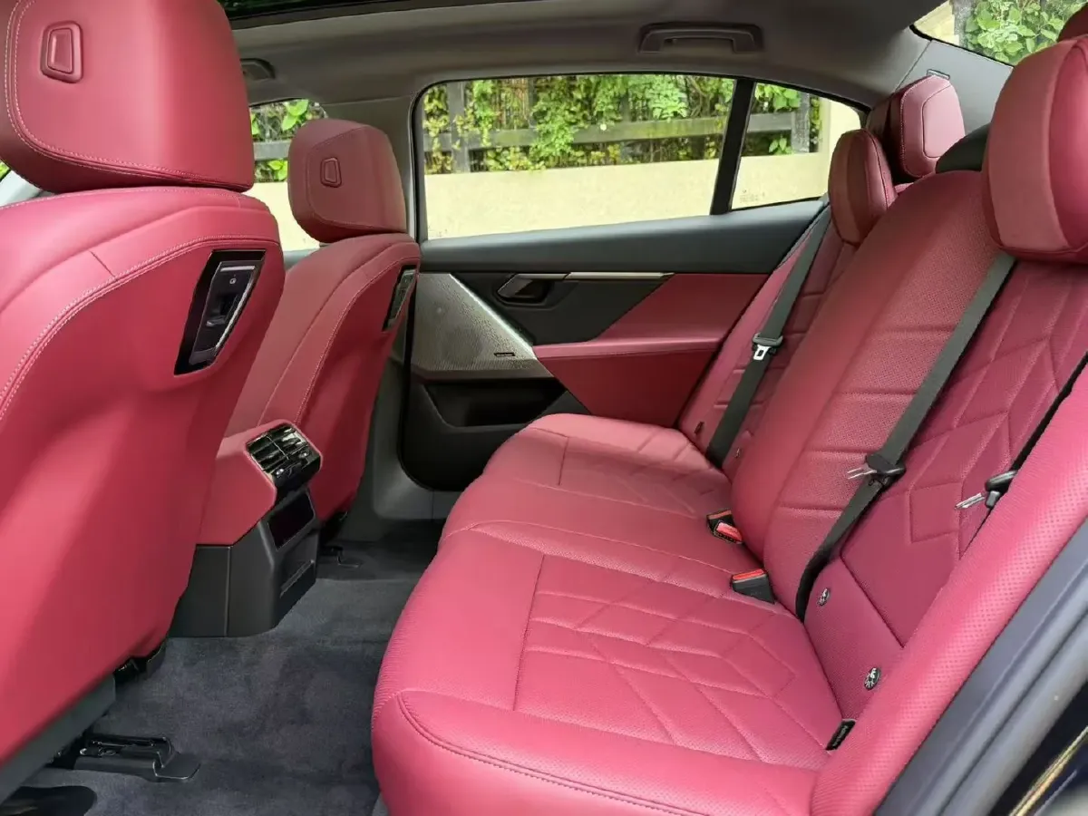 2026 BMW 5 Series 2.0T 258HP L4 8AT,autocango,china used car exporter,china ev exporter,chinese used car exporter,chinese used ev exporter