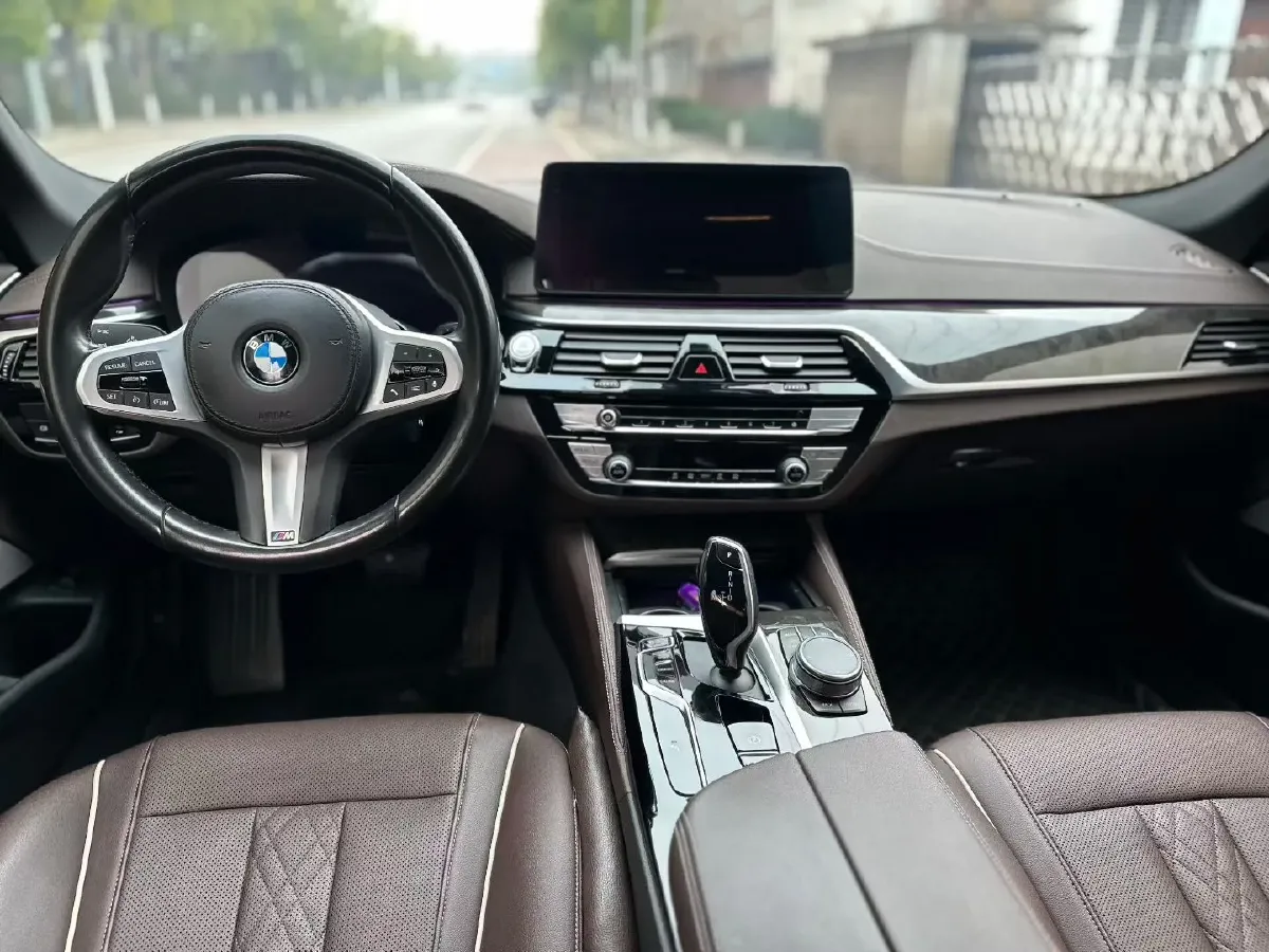 2022 BMW 5 Series 2.0T 184HP L4 8AT,autocango,china used car exporter,china ev exporter,chinese used car exporter,chinese used ev exporter