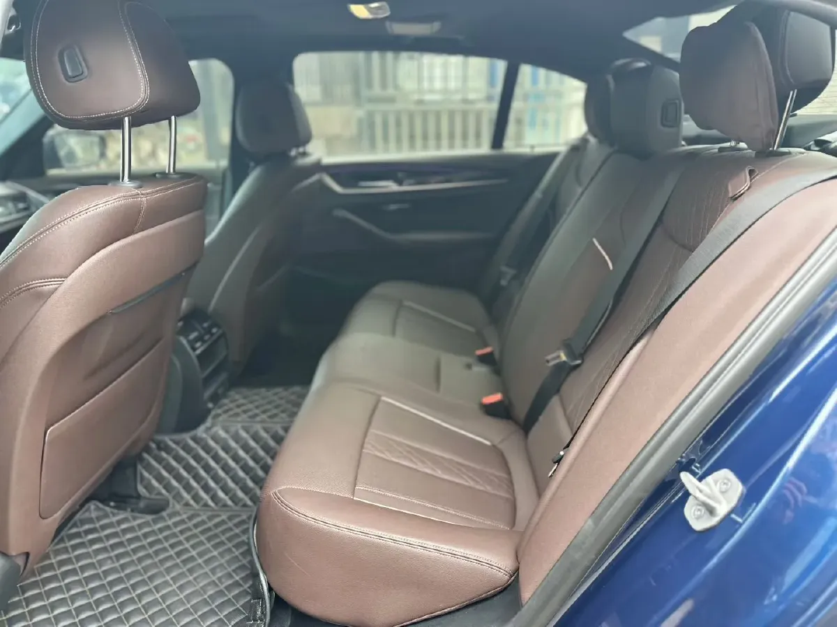 2022 BMW 5 Series 2.0T 184HP L4 8AT,autocango,china used car exporter,china ev exporter,chinese used car exporter,chinese used ev exporter